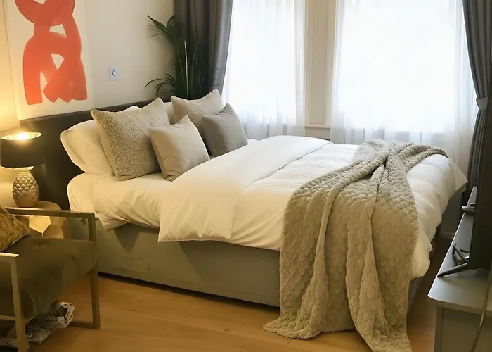 Piccadilly Private And Bathroom