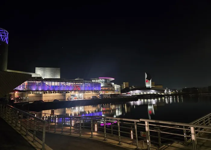 Δωμάτια σε οικογενειακή κατοικία Luxury Free Wifi Old Trafford *