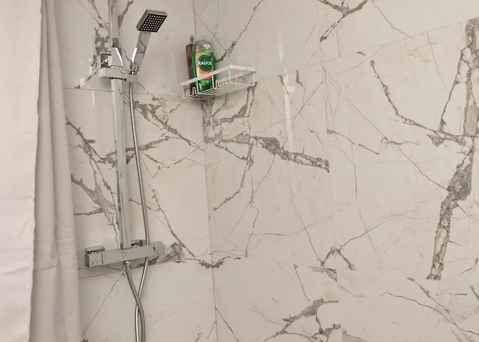 Oda ve Kahvaltı Elegant And Modern 3 Double Bedroom Near Centre Entire House Parking Manchester