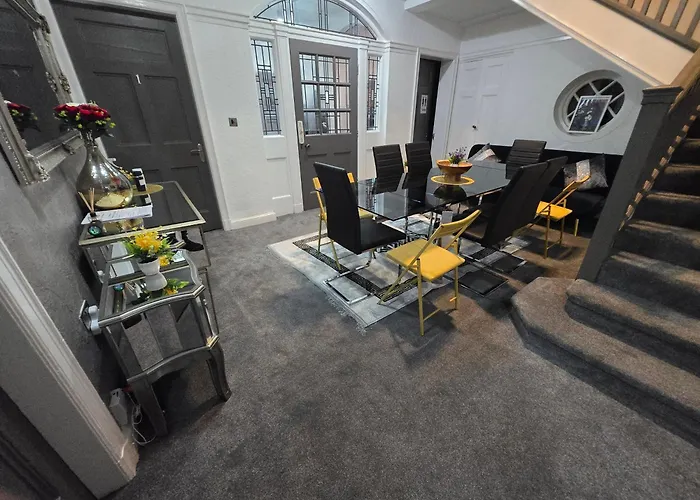 Charming Tudor White House Free Wifi 맨체스터