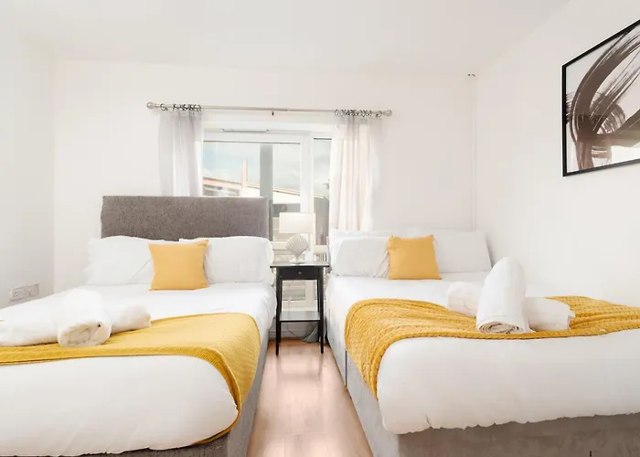 Stylish 4bd Townhouse - Centre - O2 Apollo *