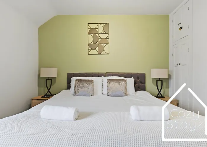 Spacious 3 Bed With Pac-man, Darts And 2 Parking Spaces 펜션 *