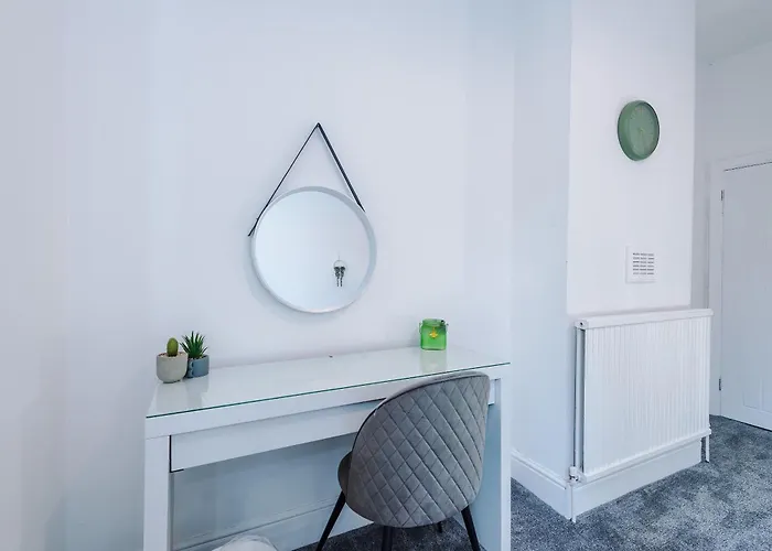 Semesterbostad Large 4 Bed House Sleeps 8 By Host A *