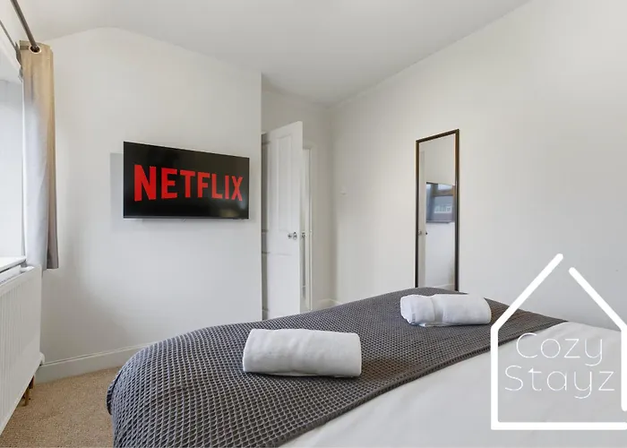 펜션 Spacious 3 Bed With Pac-man, Darts And 2 Parking Spaces 맨체스터