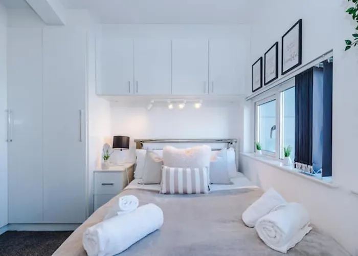 Tatil Evi Modern House - Sleeps 6 - Free Parking - Near Etihad Stadium - Coop Live *