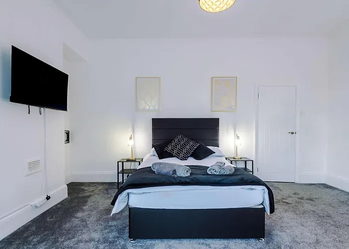 Semesterbostad Large 4 Bed House Sleeps 8 By Host A