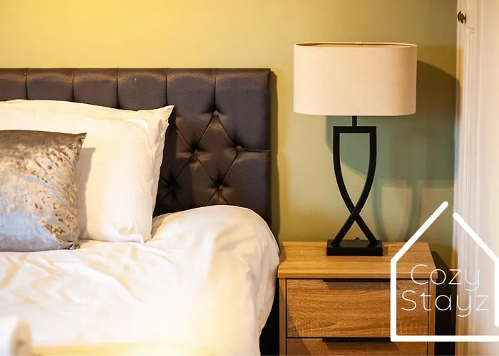 Spacious 3 Bed With Pac-man, Darts And 2 Parking Spaces 펜션 맨체스터