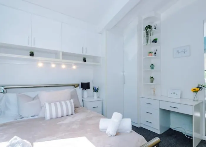 Modern House - Sleeps 6 - Free Parking - Near Etihad Stadium - Coop Live * Manchester