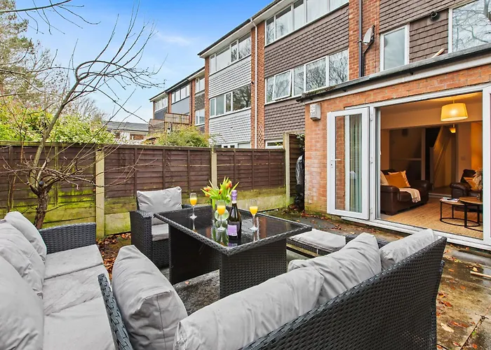 Forest View- Oasis Mural -didsbury Zen Sleeps 10