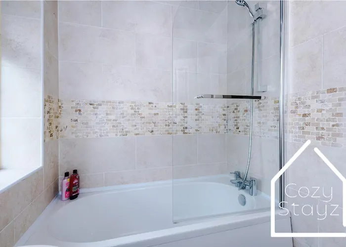 펜션 Spacious 3 Bed With Pac-man, Darts And 2 Parking Spaces 맨체스터