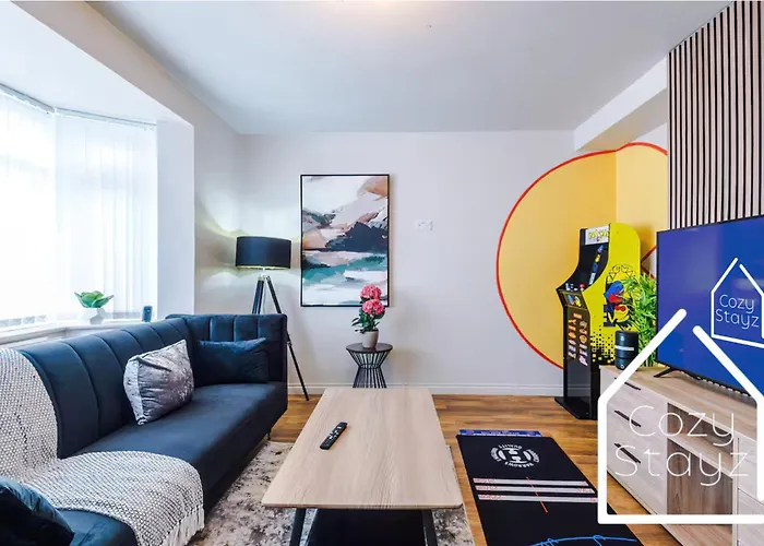 Spacious 3 Bed With Pac-man, Darts And 2 Parking Spaces *