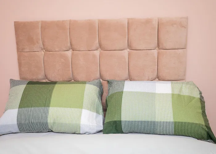 Elegant And Modern 3 Double Bedroom Near Centre Entire House Parking *