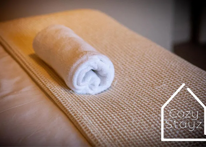 Spacious 3 Bed With Pac-man, Darts And 2 Parking Spaces * 맨체스터