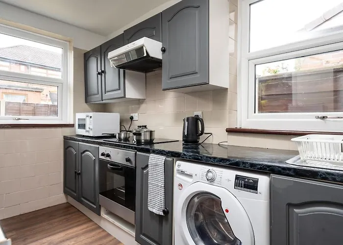 Comfy 3br - Pool Table - Games - Sleeps 8 * Manchester