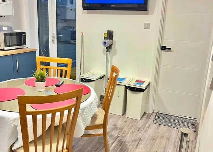 Lux Shared Flat With 2 Private Bedrooms And 2 Private En-suite Bathrooms * Манчестер