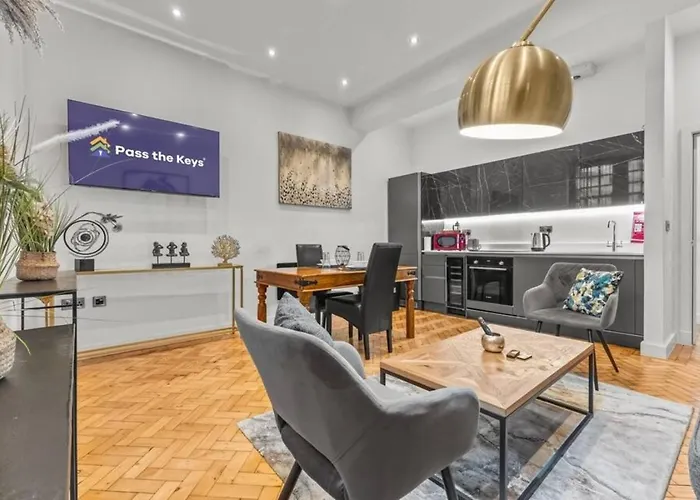 New Build Duplex Minutes From Centre - Pass The Keys *