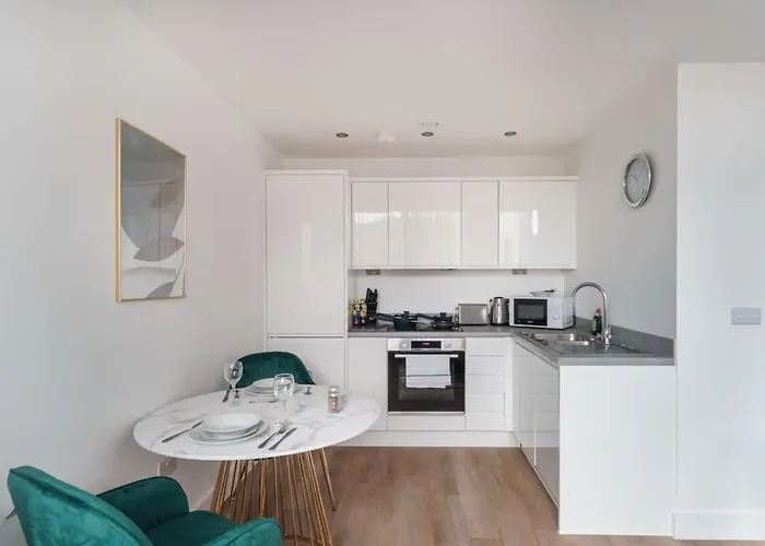 Zeni, Alexandra Rise Sleek * Manchester