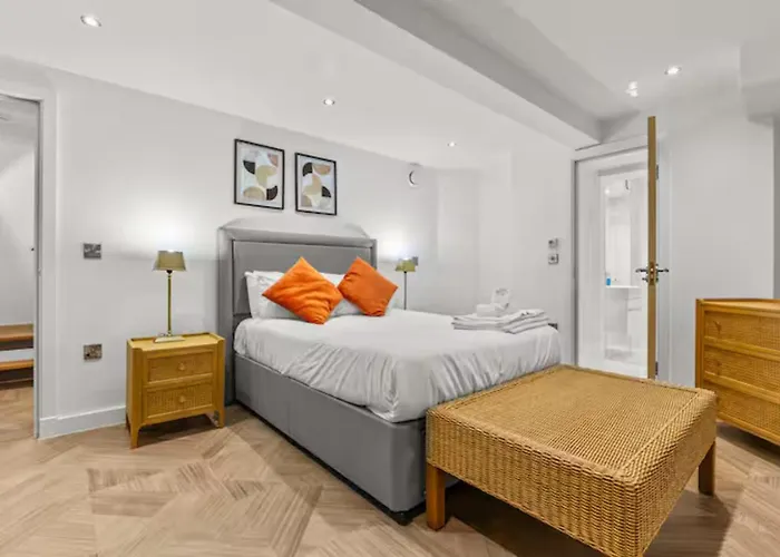 Appartamento New Build Duplex Minutes From Centre - Pass The Keys *