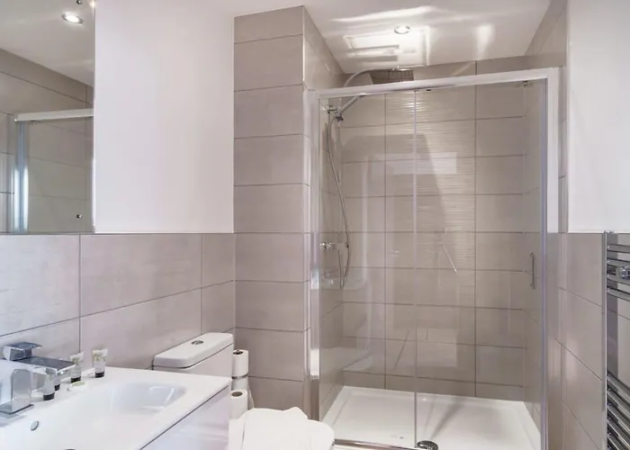 Zeni, Alexandra Rise Sleek * Manchester