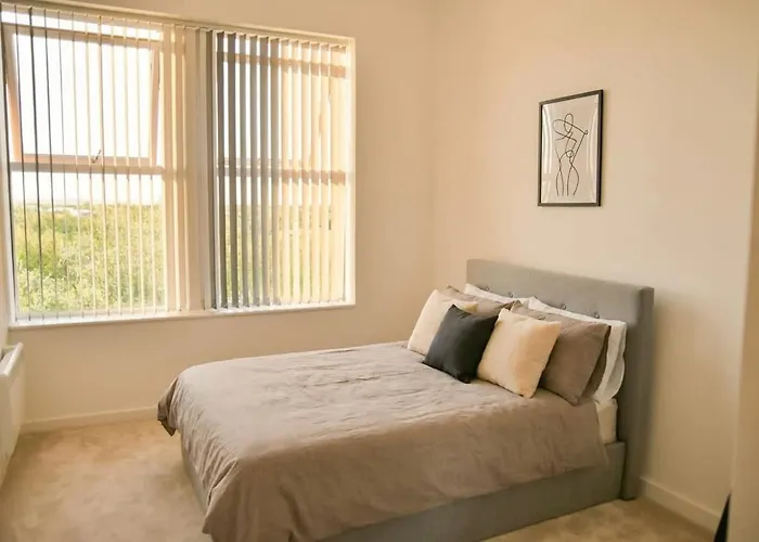 Spacious 1 Bed Near Etihad Apartment *