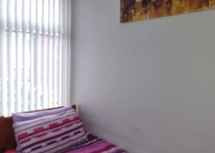 Newly Refurbished 2- Bed Stylish Apartament