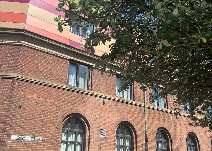 Salford Quays 4 Guests / Parking Manchester