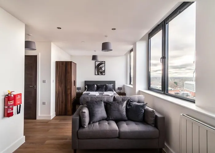 Stayzeni, Alexandra Rise Mánchester