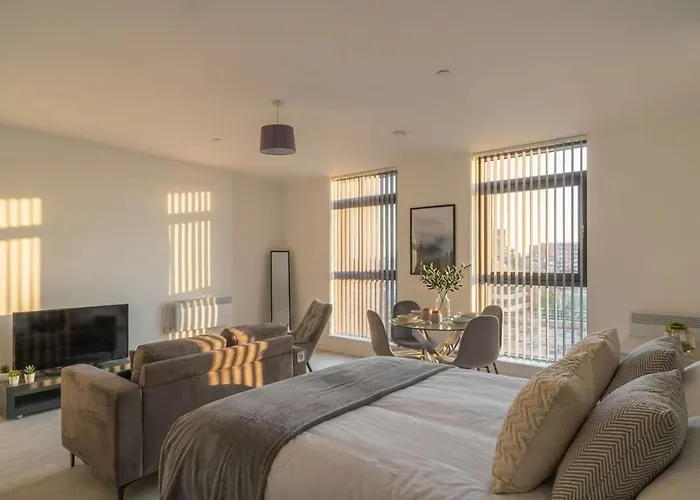 Modern In Salford Great Views