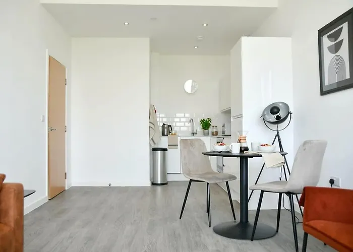 Spacious 1 Bed Near Etihad *