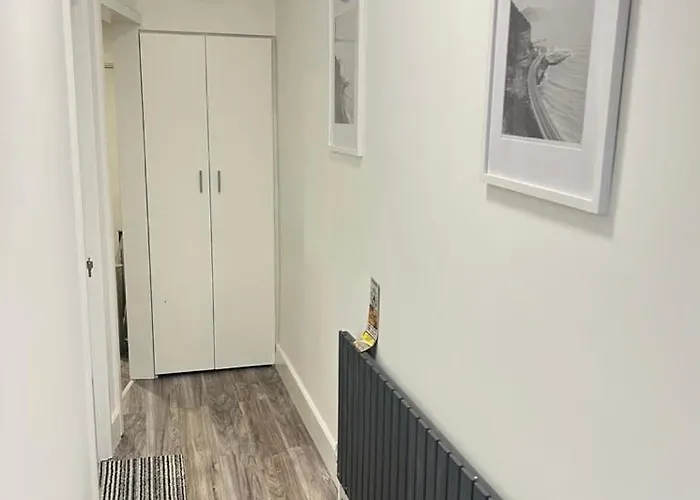 Апартаменты Lux Shared Flat With 2 Private Bedrooms And 2 Private En-suite Bathrooms Манчестер