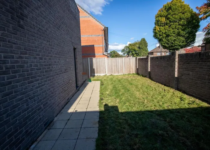 Luxury Deluxe - 4 Bedrooms - 6 Beds - 10 Guests - Private Parking - Contractors Welcome - Trafford Stretford * Манчестер