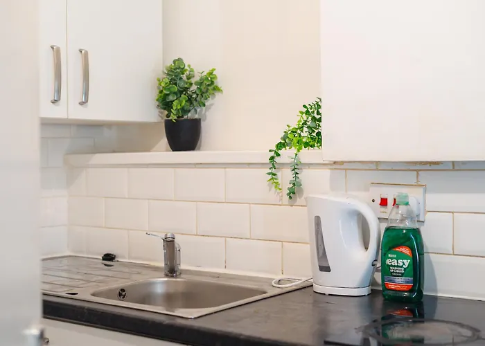 Modern 3-bedroom Near Centre *