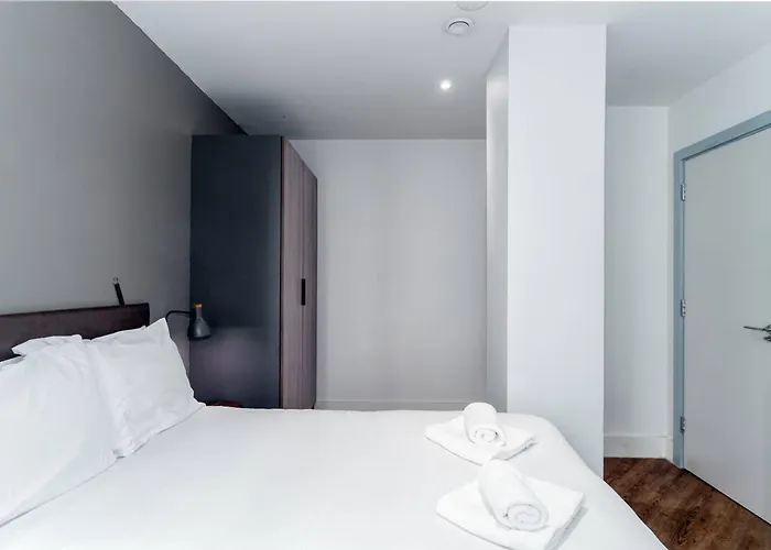 Modern 3bed Flat In W Security Apartment Manchester