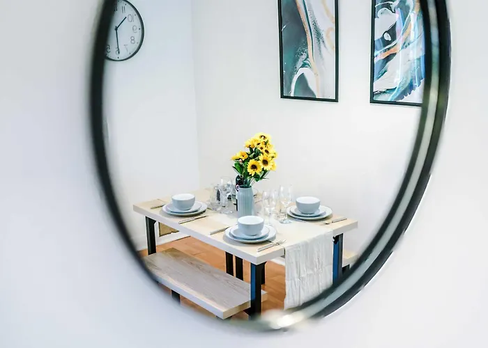 Stunning Salford Quays Parking & Wifi Apartment