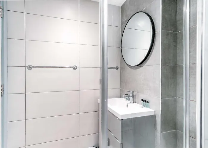 Modern 3bed Flat In W Security Apartment *