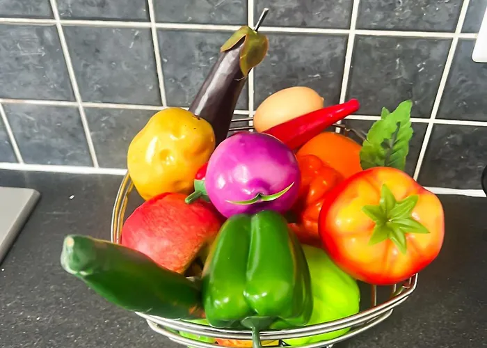 New Getaway House With 2 Free Parking