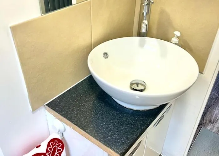 Lux Shared Flat With 2 Private Bedrooms And 2 Private En-suite Bathrooms Апартаменты *