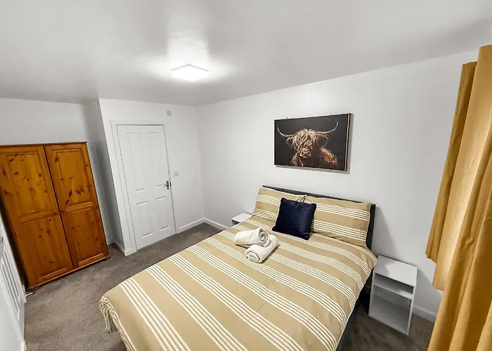 Daire New Getaway House With 2 Free Parking Manchester