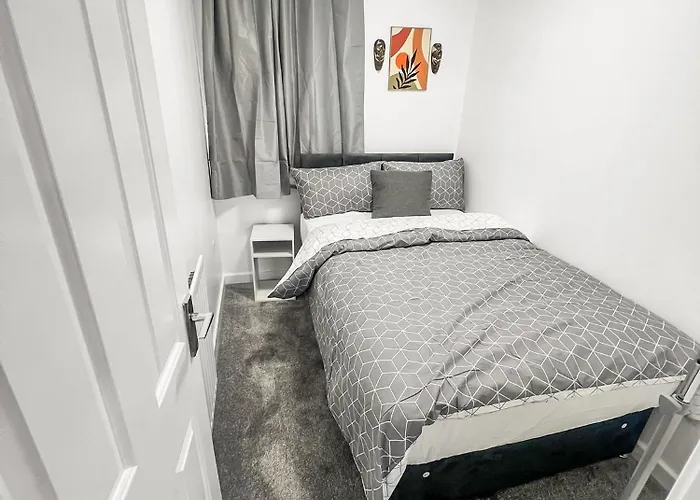 Daire New Getaway House With 2 Free Parking *