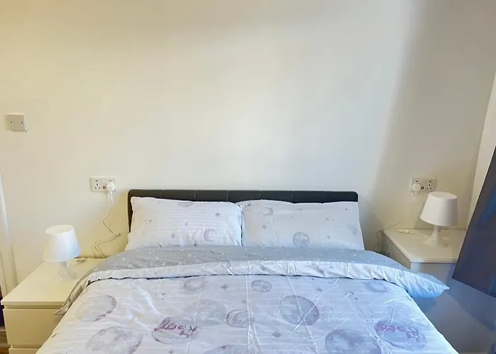 Апартаменты Lux Shared Flat With 2 Private Bedrooms And 2 Private En-suite Bathrooms