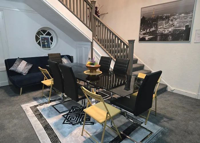 Charming Tudor White House Free Wifi Dom wakacyjny *