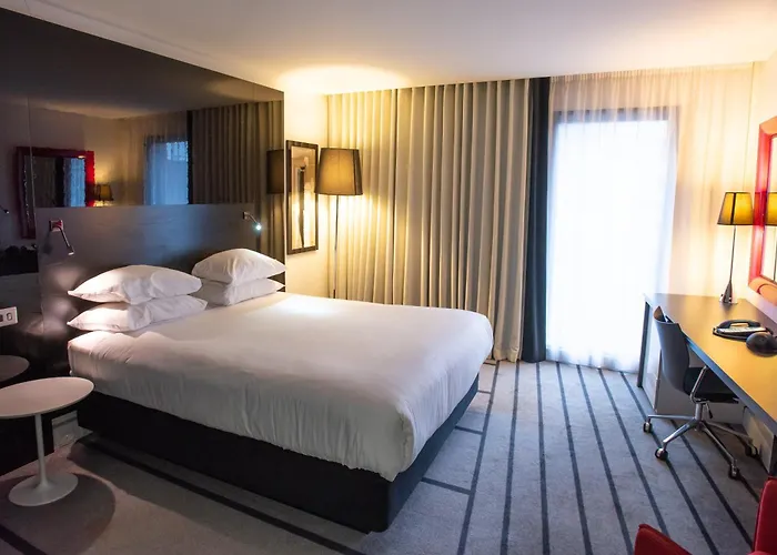 Crowne Plaza Centre By Ihg Hotel 4*