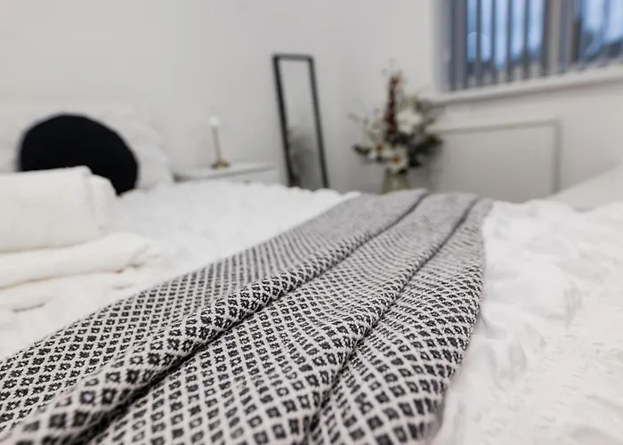 Spacious & Cosy In Apartment *