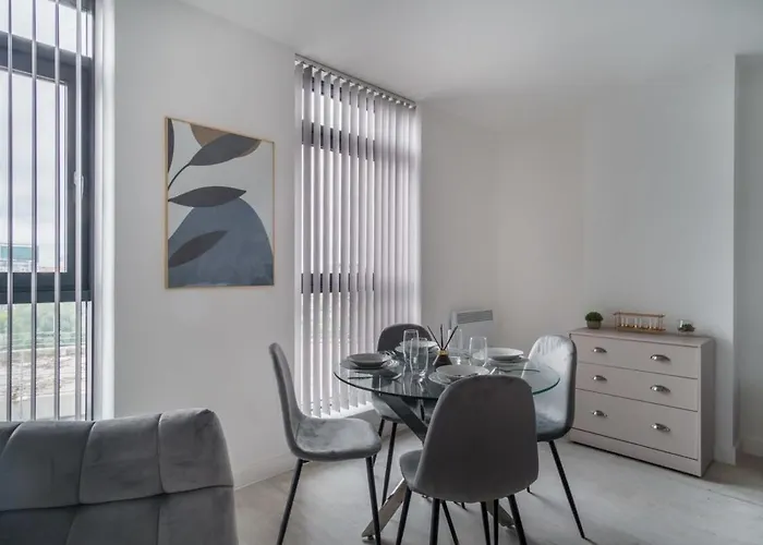 Modern In Salford Great Views Manchester