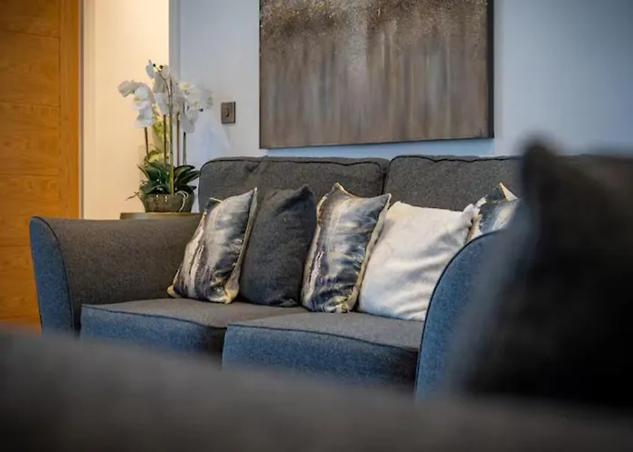 Aparthotel Super King Penthouse Minutes From Arndale Centre - Pass The Keys Manchester