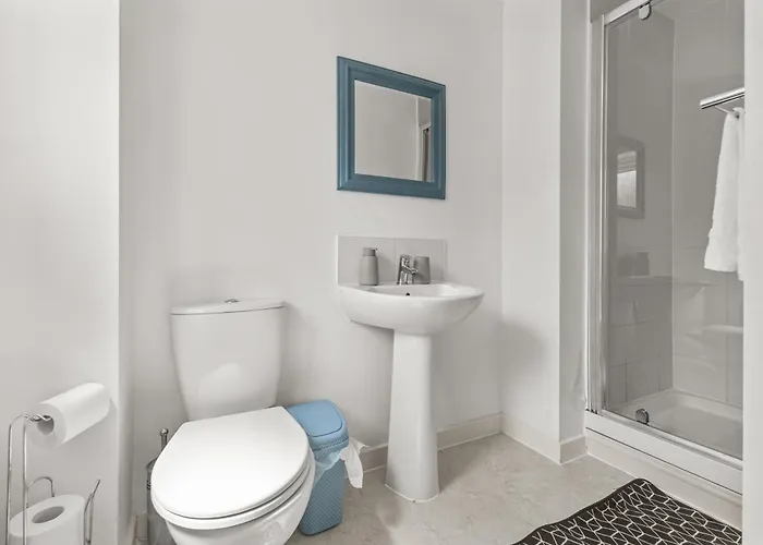 New Modern Townhouse Free Parking