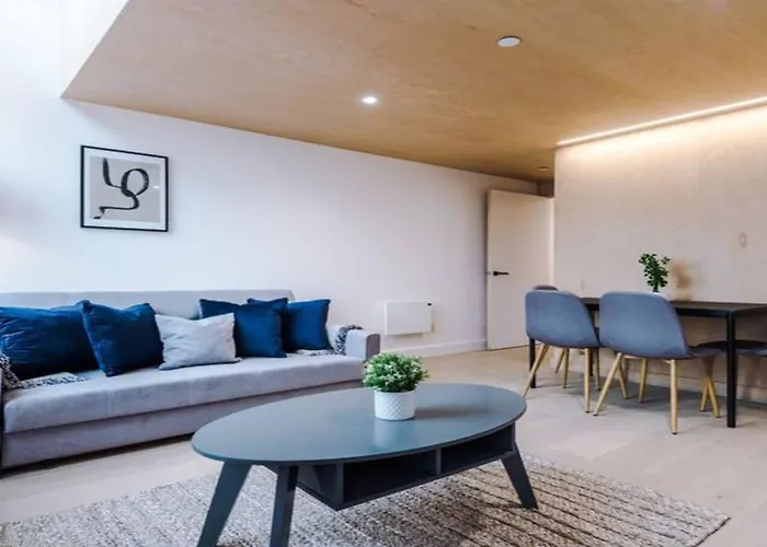 Modern Spacious Sleeps 5 Free High-speed Wi-fi 아파트 *