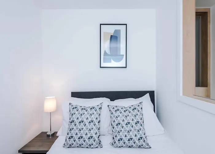 Modern Spacious Sleeps 5 Free High-speed Wi-fi 아파트 맨체스터