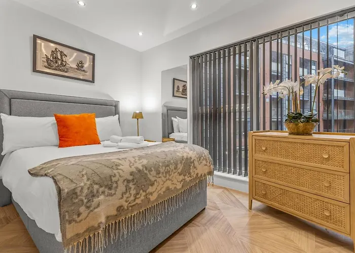 3 Bed Flat 8 Min Walk To Centre - Pass The Keys Apartmán *