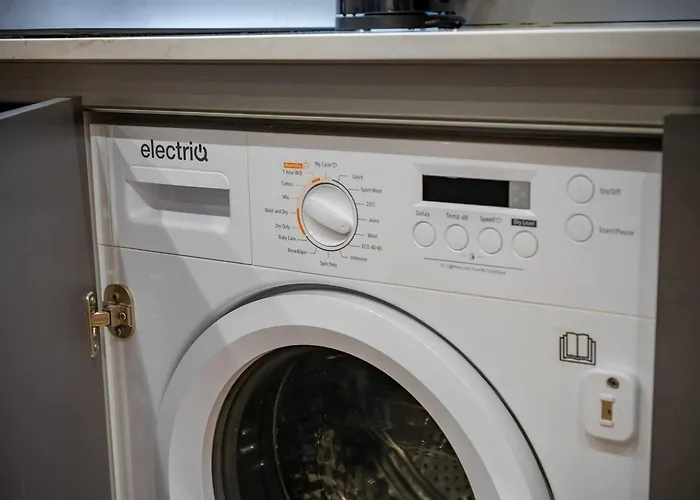 3 Bed Flat 8 Min Walk To Centre - Pass The Keys דירה